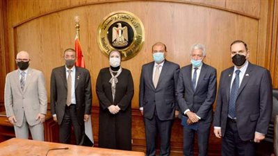 وزيرة الصناعة: دراسة إنشاء محور تجاري مباشر بين مصر والبحرين