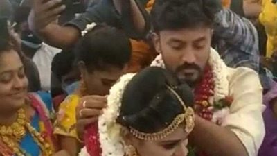 هندي يبتكر طريقة غريبة لإقامة حفل زفافه هربا من قيود كورونا | فيديو