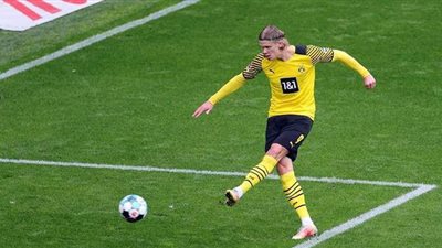 هالاند يفوز بجائزة أفضل لاعب في الدوري الألماني