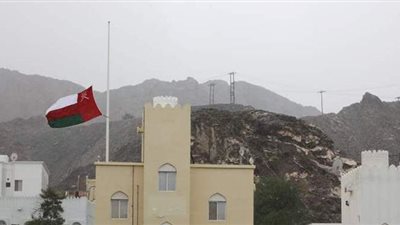 سلطان عمان يوجه بتوفير 32 ألف فرصة عمل