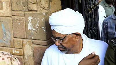 حكومة فاشلة وأريد الجنائية الدولية.. البشير يفجر مفاجآت من داخل محبسه بالسودان