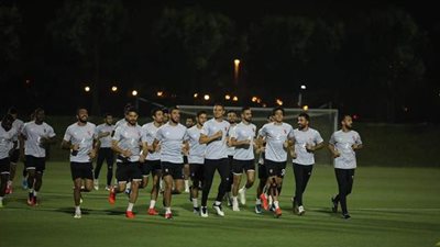 السوبر الإفريقي| الجهاز الفني يكتفي بمران خفيف للاعبي الأهلي للتخلص من الإجهاد