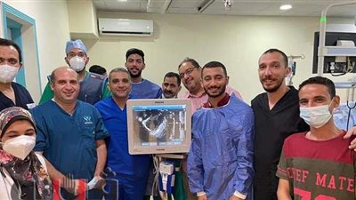 أطباء مجمع الإسماعيلية الطبي ينقذون حياة مسنة بتركيب قسطرة قلبية لها مجانا | صور