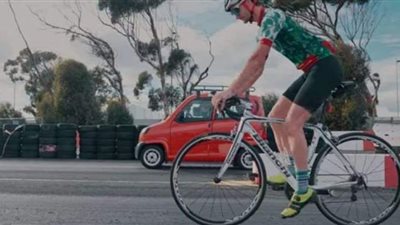 دراجة هوائية تهزم أرخص سيارة في جنوب إفريقيا| فيديو