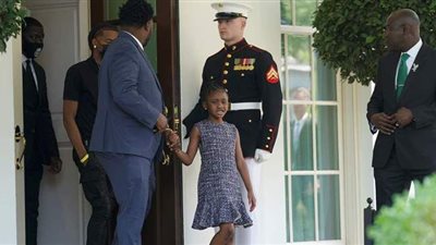 بمناسبة مرور عام على وفاته.. بايدن يستقبل أسرة جورج فلويد‎ | فيديو