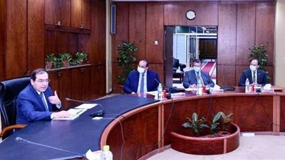 وزير البترول يتابع تنفيذ خطة التوسع باستخدام الغاز الطبيعى لتموين السيارات