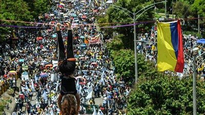 متظاهرون يحرقون مبنى قصر العدل في كولومبيا