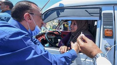 تكريم سائقة ميكروباص بالإسكندرية لإخلاصها في العمل