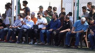 رئيس الزمالك يؤازر فريق 2003 أمام إنبي