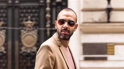 ستايلست أزياء يقدم نصائح للرجال لارتداء الكلاسيك بالشكل الصحيح