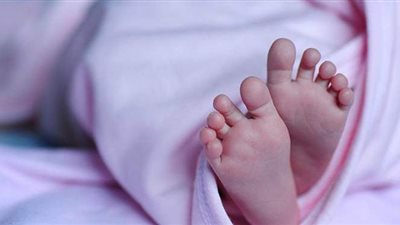 العثور على طفلة رضيعة بجوار مصنع للزجاج بالخانكة