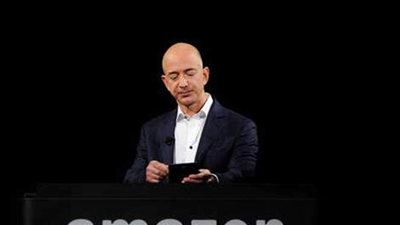 مؤسس أمازون يتنحى رسميا عن منصبه