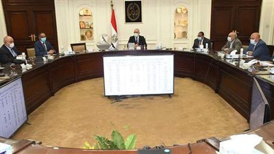 وزير الإسكان يستعرض موقف محطات معالجة الصرف الصحي