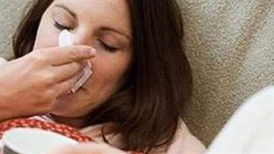 أبرز أعراض كورونا ونزلات البرد والإنفلونزا