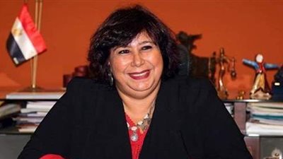 وزيرة الثقافة تتابع تنفيذ برنامج مسرح المواجهة والتجوال وخطة العروض المقبلة