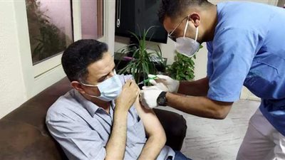 منح لقاح كورونا للمستشارين والقضاة بالإسماعيلية | صور