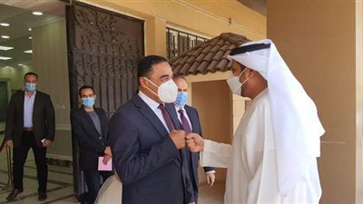 محافظ مطروح يستقبل السفير الإماراتي بالورود | صور
