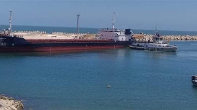 تصدير 24 ألف طن أسمنت أبيض لروسيا عبر ميناء العريش | صور