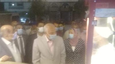 محافظ الجيزة لرواد الممشى السياحي بالهرم: بابي مفتوح لأي شكوى | صور