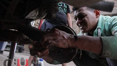 النور مكانه في القلوب.. حكاية ميكانيكي التكاتك 