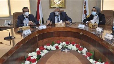 محافظ الوادي الجديد يلتقي وفد الغربية لتنفيذ خطة الجذب السكانى