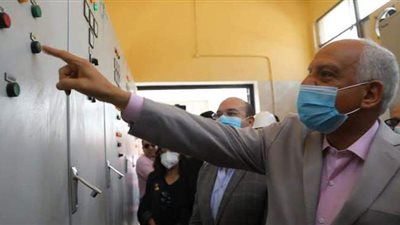 محافظ الجيزة يوجه منفذي مشروعات الصرف بسرعة مد الوصلات المنزلية بقرية عثمان