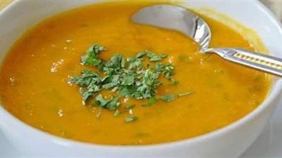 بالبصل والثوم.. طريقة عمل العدس الأصفر