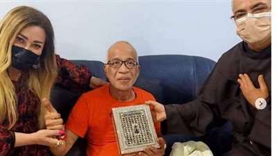 نهال عنبر تنشر صورا مع شريف الدسوقي بعد بتر قدمه