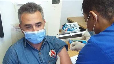 بدء تطعيم الفرق الطبية بمركز أبو رديس  بلقاح كورونا | صور