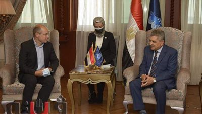 رئيس هيئة قناة السويس يستقبل سفير المجر لتعزيز التعاون المشترك