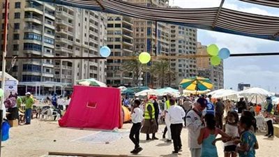 توعية وترفيه على شاطئ المندرة بالإسكندرية| صور