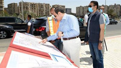 السيسي يتفقد أعمال تطوير محاور وطرق شرق القاهرة.. الرئيس يشدد على الالتزام بالجداول الزمنية المحددة للانتهاء.. يتحدث مع المواطنين بشأن أحوالهم المعيشية ويستمع إلى طلباتهم