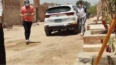 حسن الرداد وإيمي يزوران قبر سمير غانم في جمعته الأولى | صور