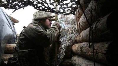 مقتل جندي أوكراني برصاص قناص شرقي البلاد