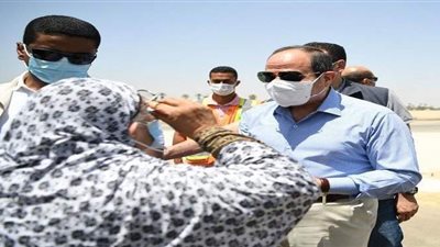 سيدة للرئيس: سلامتك ومالناش إلا أنت وطول عمرى عاوزة أشوفك وأتصور معاك