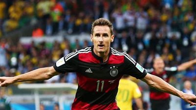 إصابة كلوزه الهداف التاريخي لكأس العالم بجلطة في الساق ​