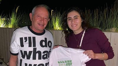 نجيب ساويرس يهنئ نور الشربيني بعد فوزها ببطولة الجونة للإسكواش