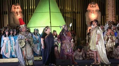 نجوم الأوبرا يتألقون في 