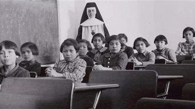 العثور على رفات 215 تلميذا من السكان الأصليين بموقع مدرسة في كندا