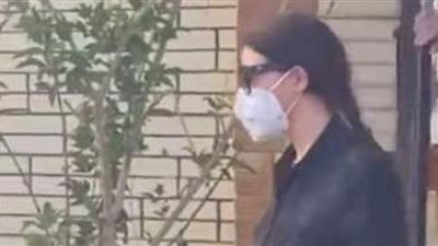 تفاصيل أول زيارة من دنيا سمير غانم لوالدها وانهيارها داخل قبره | فيديو