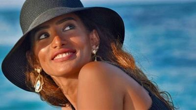 زينة تتصالح مع رئيس تحرير إحدى الصحف