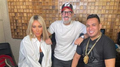 مايا دياب تغني للمطرب محمود الليثي 