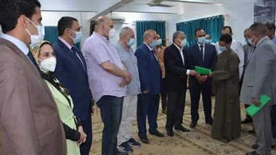 تسليم عقود 300 وحدة سكنية للأولى بالرعاية بمركز العدوة بالمنيا