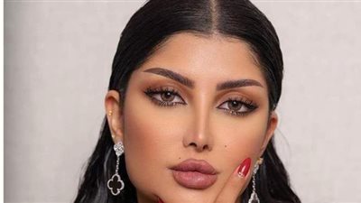 إهداء سيارة فيراري لـ الفاشينستا ملكة كابلي | صور وفيديو