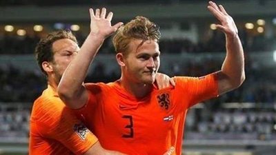 بعد انتقادات عنيفة.. لاعب هولندا يتراجع عن رفضه الحصول على لقاح كورونا