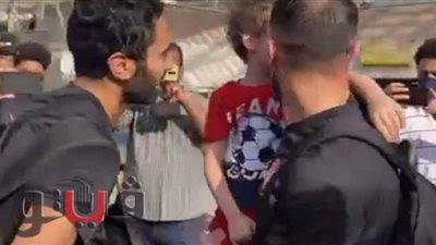 الشحات يداعب نجل معلول بعد وصول بعثة الأهلي إلى مطار القاهرة | فيديو