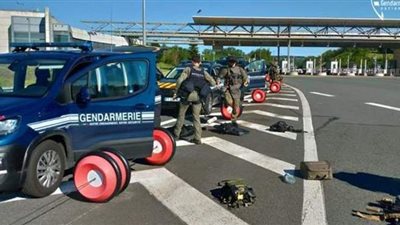 مسلح يطلق النار على ضباط شرطة في فرنسا