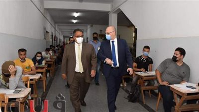 نائب رئيس جامعة عين شمس يتفقد لجان امتحانات كلية التجارة