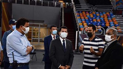 استعدادا لانطلاق كأس العالم للجمباز.. وزير الرياضة يتفقد ستاد القاهرة