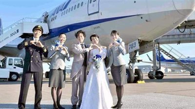 بعد إغلاق قاعات الأفراح بسبب كوورنا.. اليابان تستخدم الطائرات لحفلات الزفاف